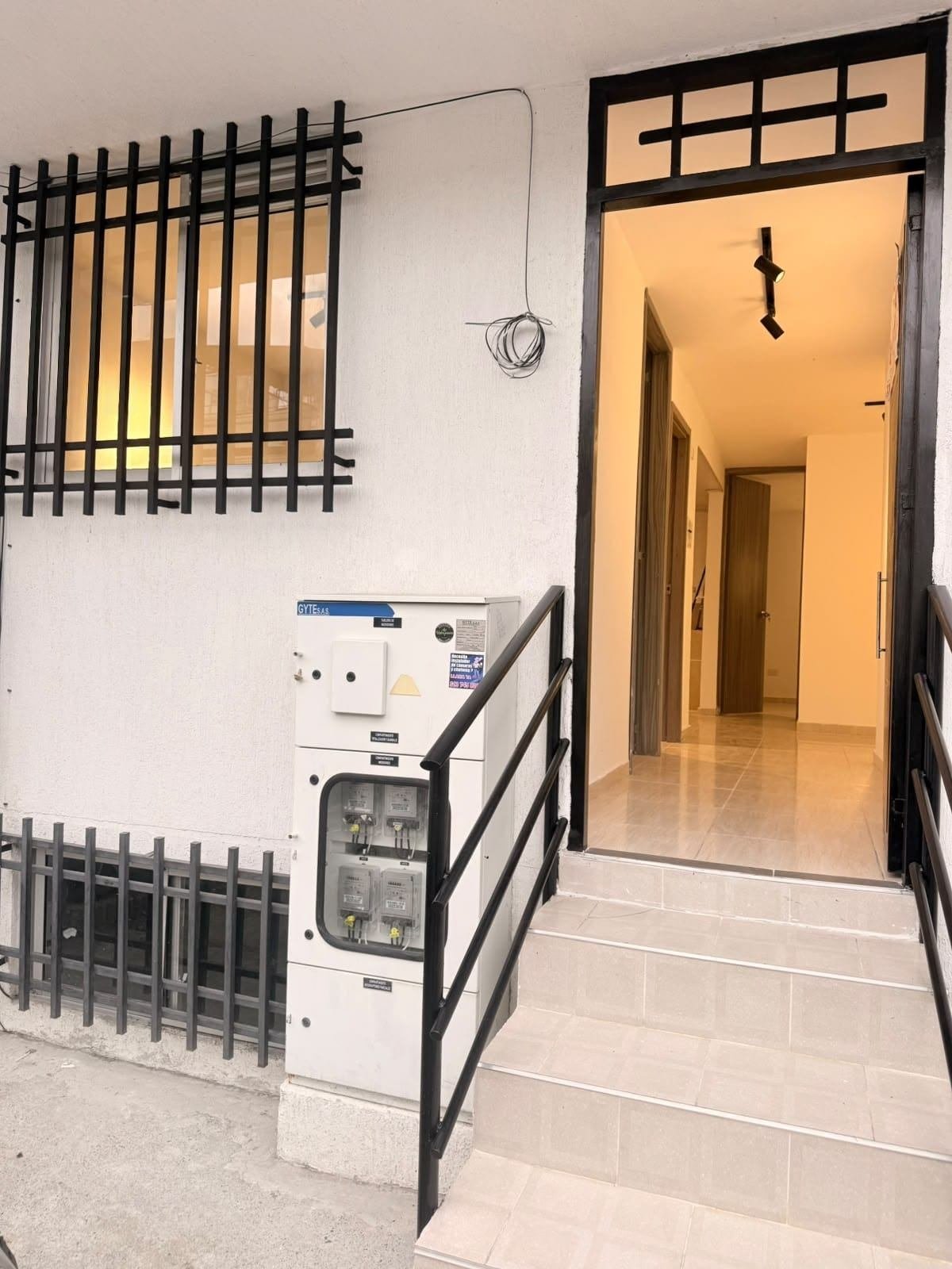 APARTAMENTO PISO 1- BARRIO TULIPANES
